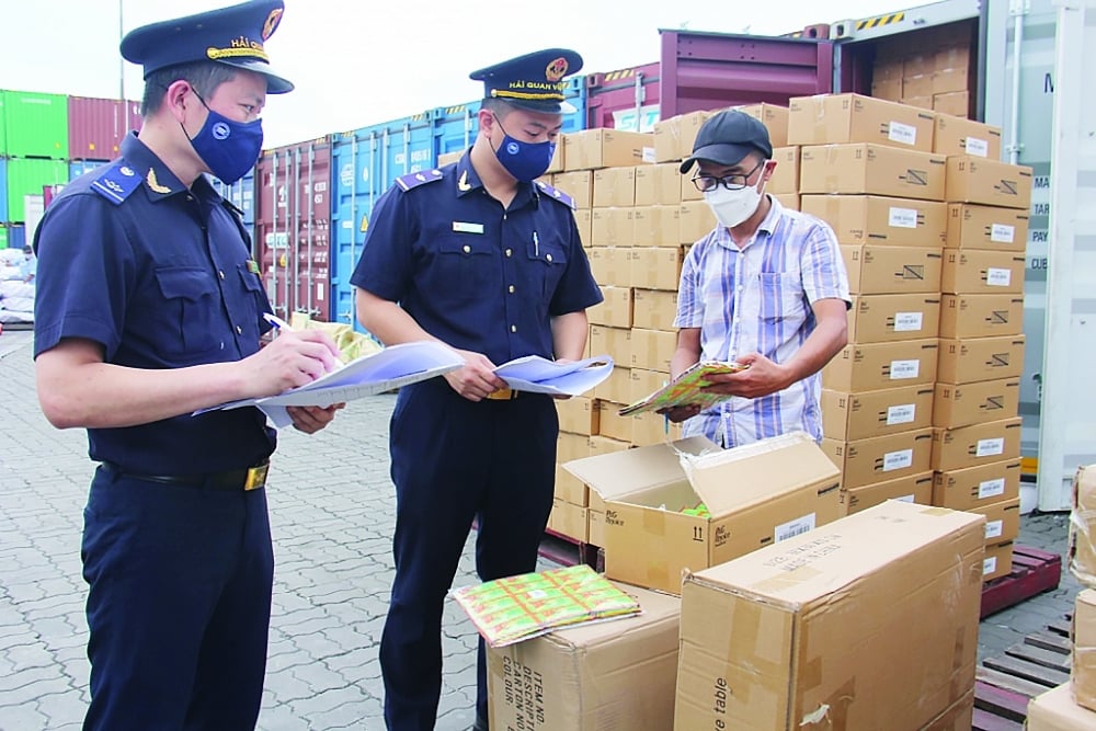 CUSTOMS AGENT